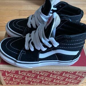 Vans Black and White Sneakers Classic Style